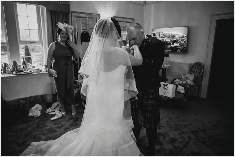 bride and her dad